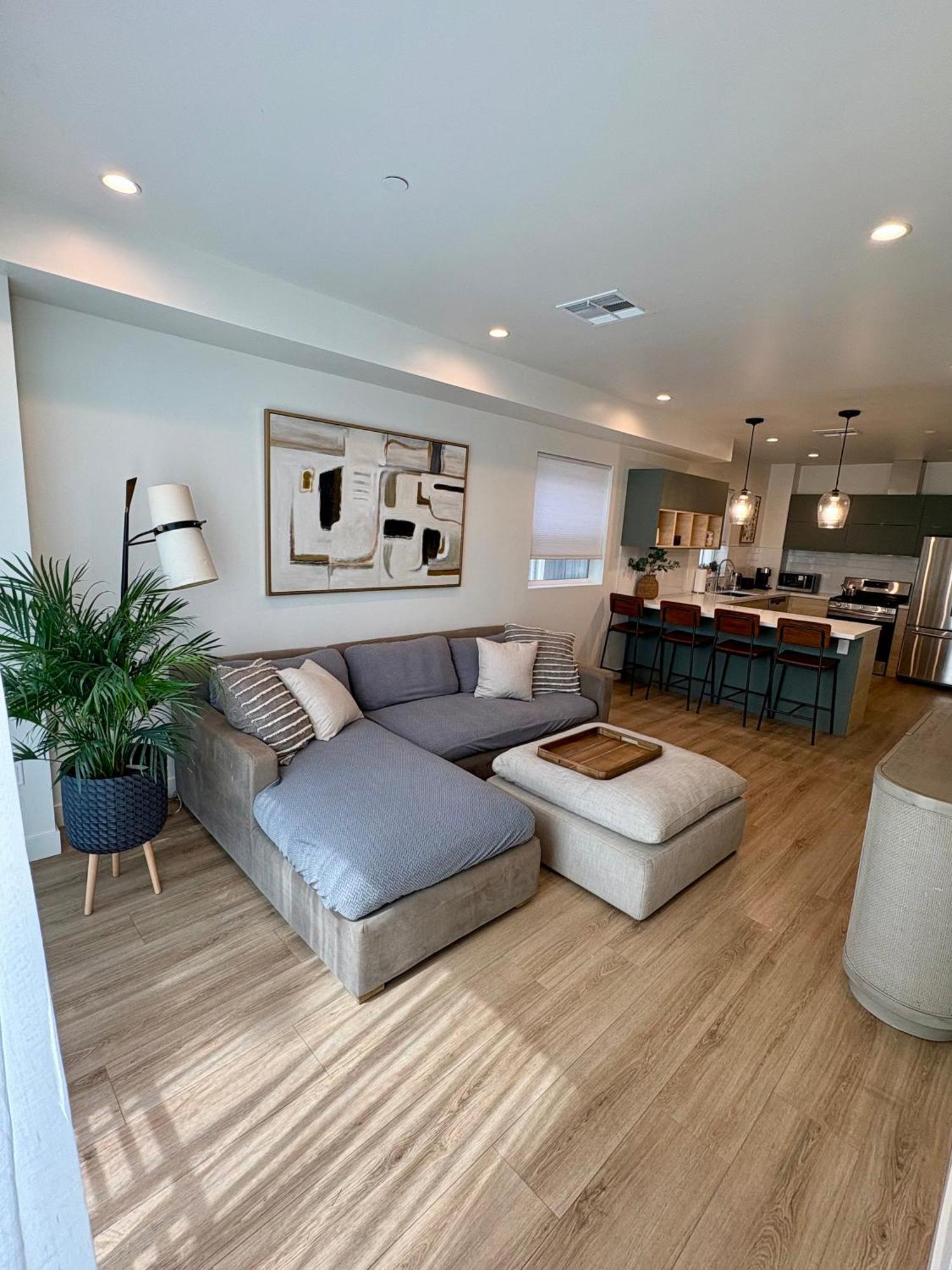 New Luxe 3b 3bath Townhouse Appartement